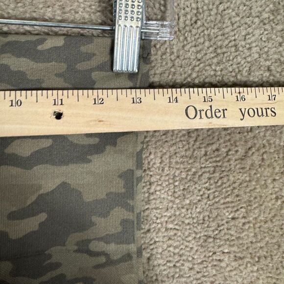 Spanx Look At Me Now Leggings Womens Size Large Green Camo High Rise Crop Gym - Picture 4 of 9